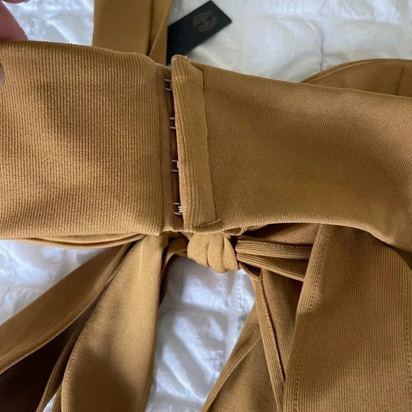 House of Harlow 1960 X Revolve Tammy tan halter wrap top - Picture 9 of 12